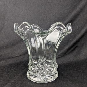 Vintage Heisey glass starburst bottom wavy edge vase